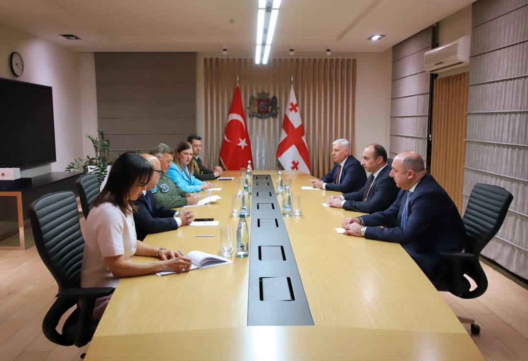 Georgia’s Interior Minister meets Turkish Air Force delegation following military plane crash