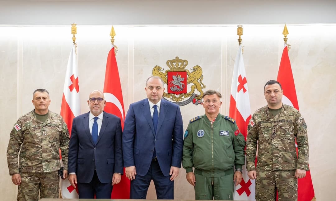 Georgian Defence Minister holds talks with Turkish Air Force Inspector in Tbilisi