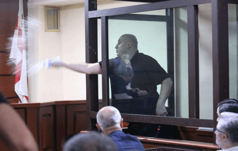 მოსამართლისთვის წყლის შესხმის საქმეზე ნიკა მელიას 1 წლით და 6 თვით პატიმრობა მიესაჯა