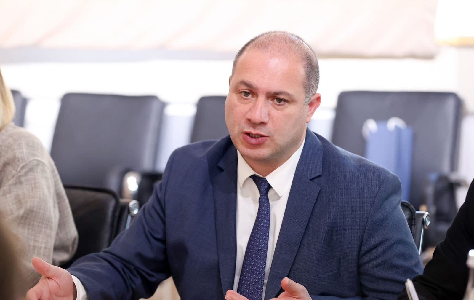 Frontnews image description