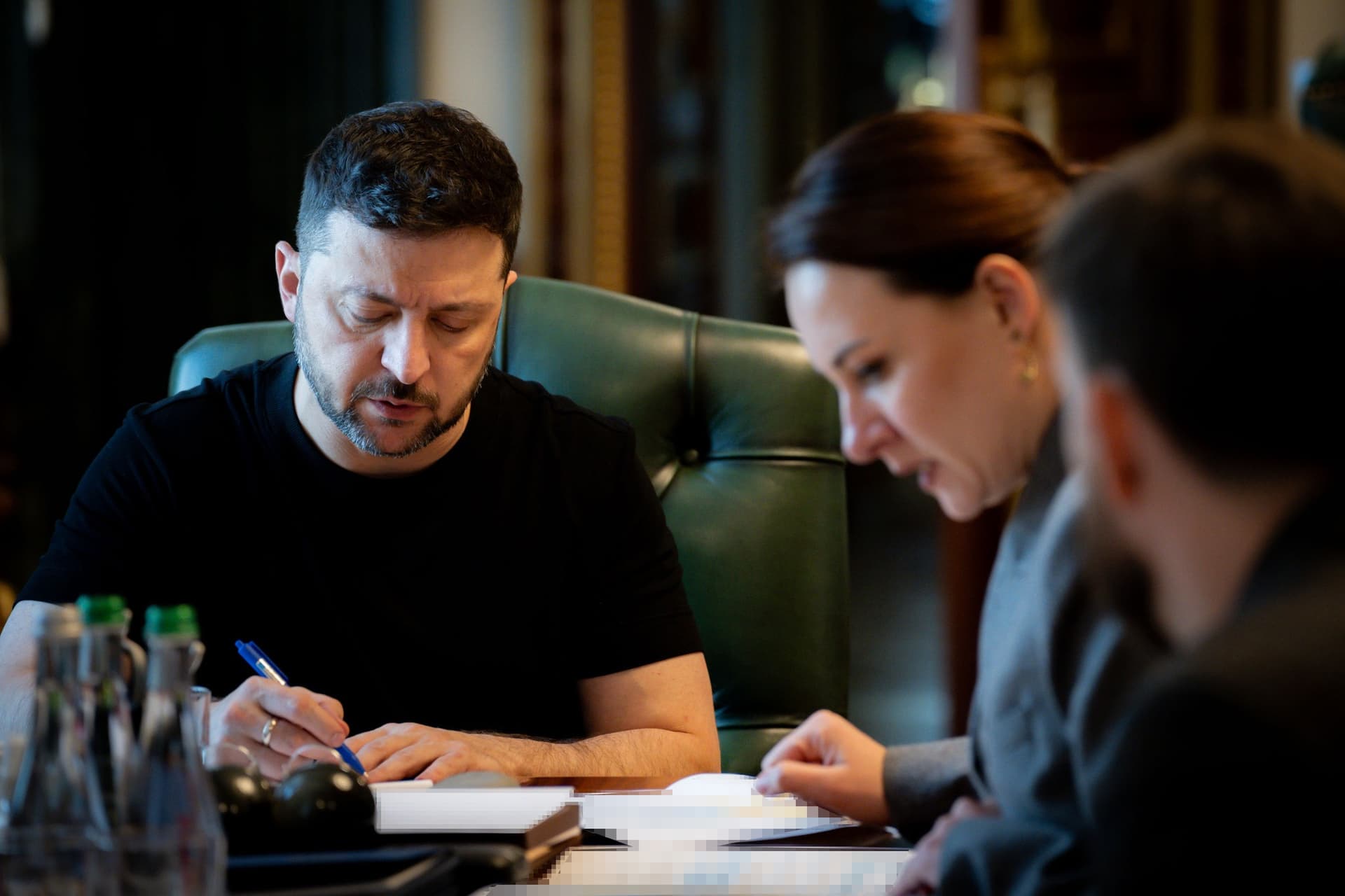 Frontnews image description