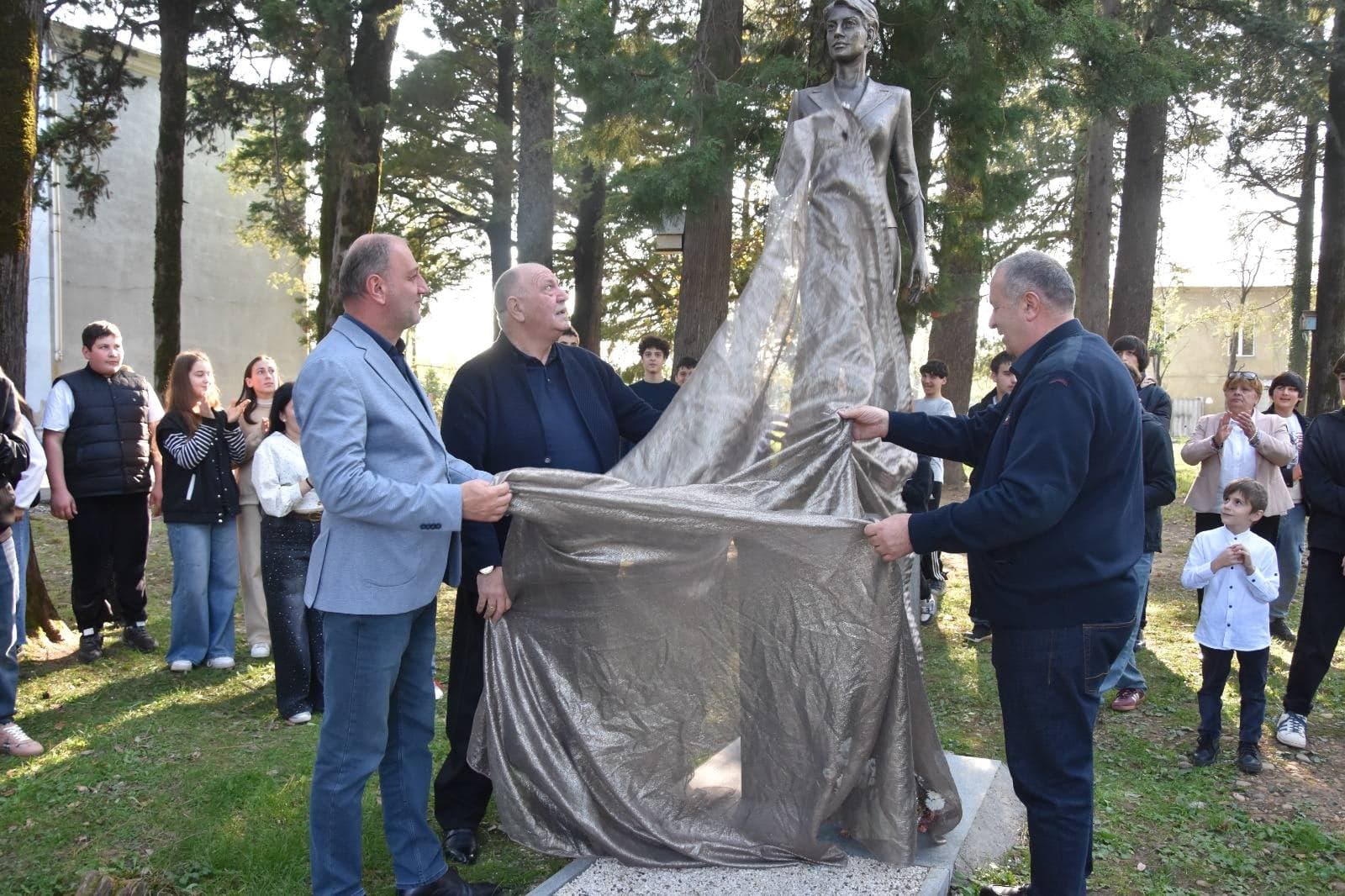 Frontnews image description