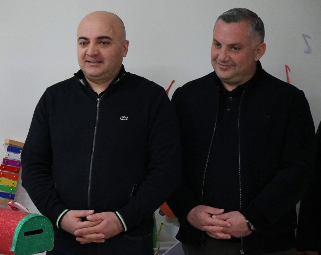 <p style="text-align: justify">თეთრიწყაროს მუნიციპალიტეტის მერმა მიხეილ აფციაურმა საბავშვო ბაღის აღსაზრდელებს დამდეგი შობა-ახალი წელი მიულოცა და საჩუქრები გადასცა.</p><p style="text-align: justify">ააიპ თეთრიწყაროს სკოლამდელი აღზრდა განათლებისა და სოციალურად დაუცველთა დახმარების ცენტრის თექვსმეტივე საბავშვო ბაღში საახალწლო ღონისძიებები გაიმართა.</p><p style="text-align: justify">ღონისძიებებს ასევე მუნიციპალიტეტის მერისა და საკრებულოს თავმჯდომარის პირველი მოადგილეები, ლევან ხმალაძე, ვალერიან სუხიტაშვილი, ცენტრის დირექტორი ფიქრია მეშველიანი, ცენტრის თანამშრომლები და ადგილობრივი თვითმმართველობის წარმომადგენლები ესწრებოდნენ.</p>