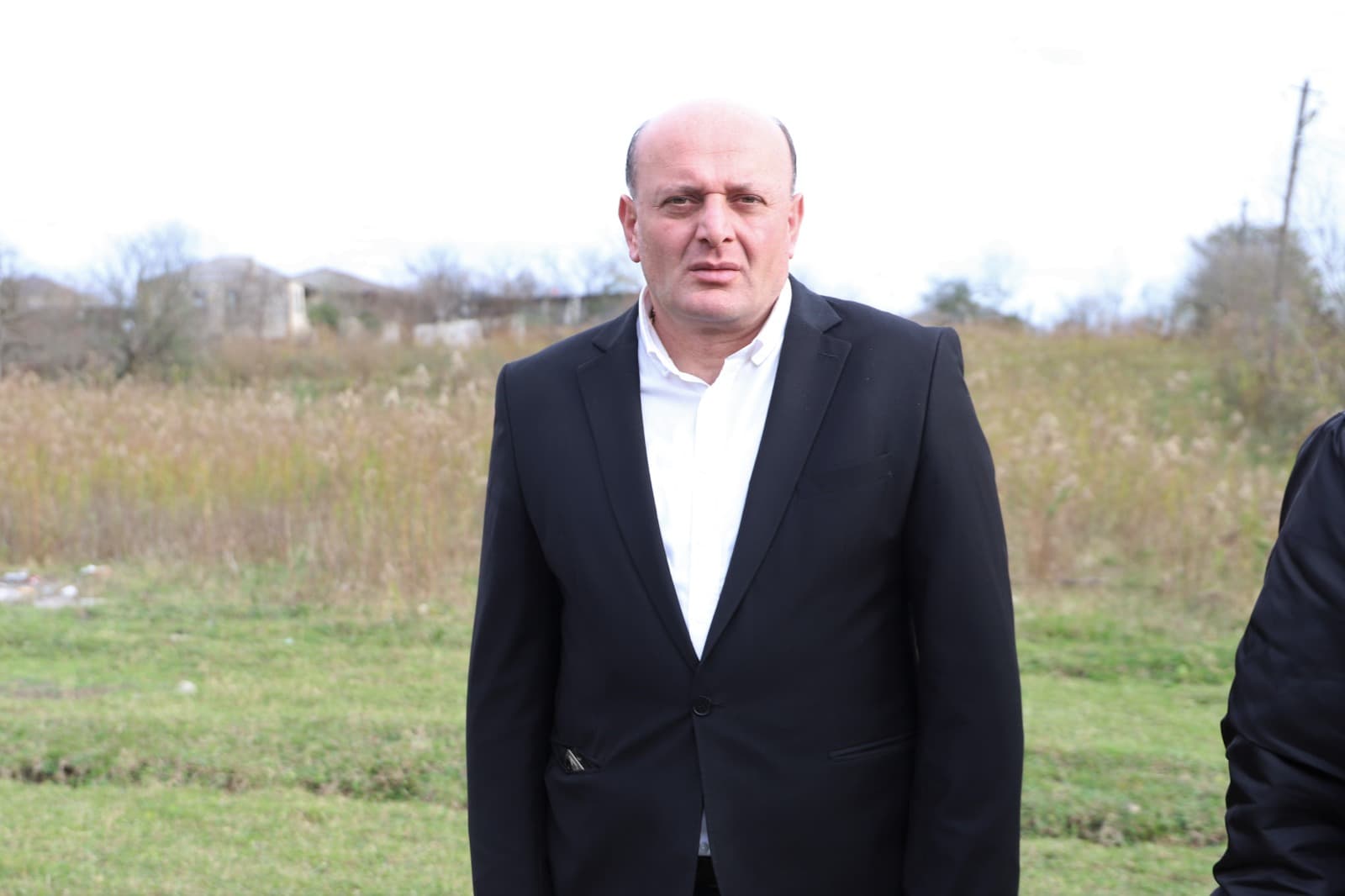 <p style="text-align: justify">თერჯოლის მუნიციპალიტეტის მერმა მრავალშვილიან ოჯახებს საყოფაცხოვრებო ნივთები გადასცა.</p><p style="text-align: justify">მუნიციპალიტეტის მერიის ინფორმაციით, მანუჩარ რობაქიძემ სოციალური დახმარების ბენეფიციარი ოჯახები საკრებულოს თავმჯდომარე სოსო ჩაფიჩაძესთან ერთად მოინახულა.</p><p style="text-align: justify">სოციალური აქცია მერიის ბავშვთა დაცვისა და მხარდაჭერის განყოფილების ორგანიზებით განხორციელდა.&nbsp;</p><p style="text-align: justify">თერჯოლის მერის ინიციატივით, მსგავსი ტიპის აქციები ბავშვიანი ოჯახების მხარდაჭერის პროგრამის ფარგლებში ინტენსიურად ეწყობა და მოქალაქეების საცხოვრებელი პირობების გაუმჯობესებას ისახავს მიზნად.</p><p style="text-align: justify">მუნიციპალიტეტში აღნიშნული პროგრამა უკვე მესამე წელია, მოქმედებს და ამ დრომდე დახმარება 80-მდე ოჯახმა მიიღო</p>