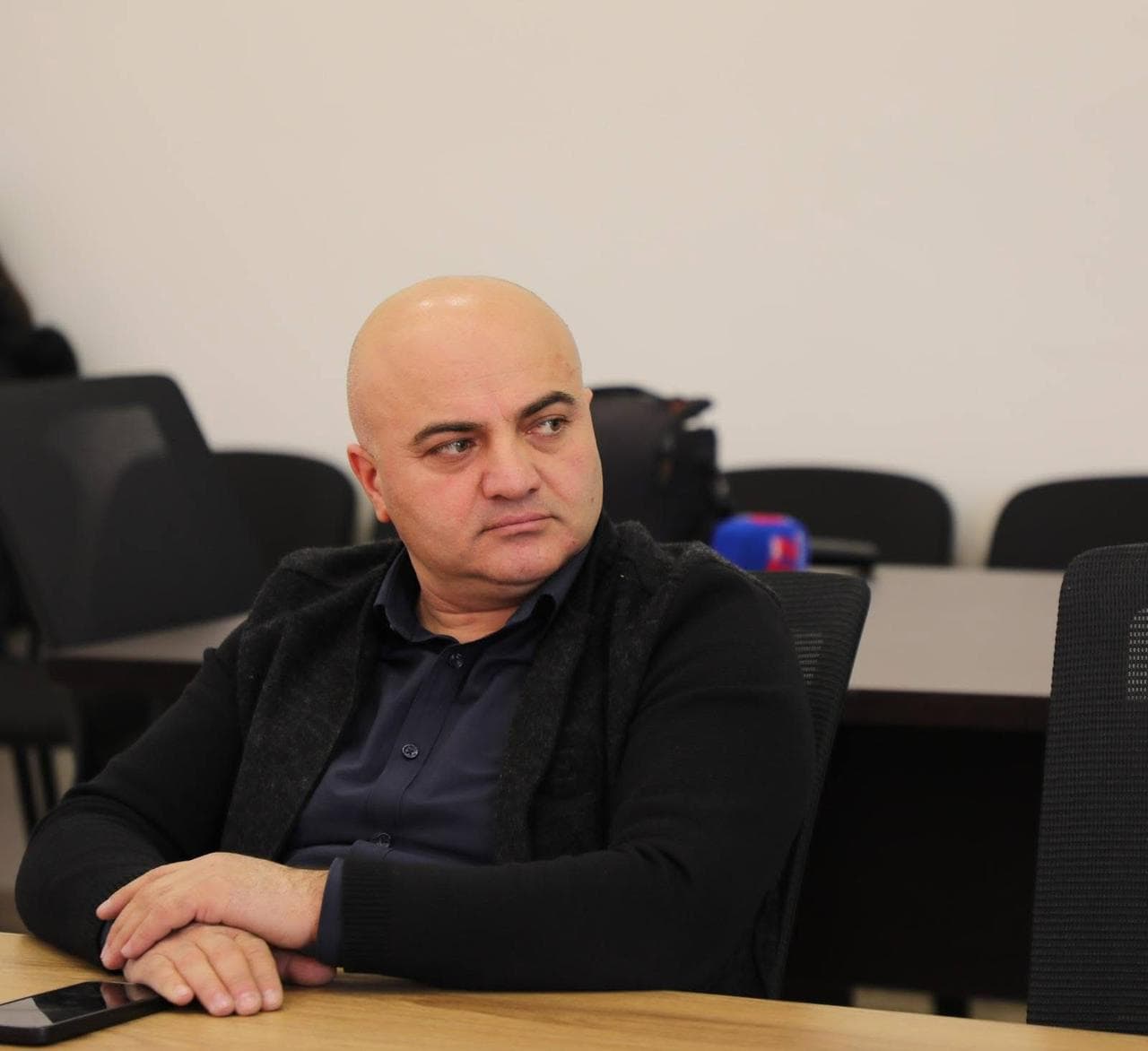 <p style="text-align: justify">თეთრიწყაროს მუნიციპალიტეტის მერი მიხეილ აფციაური &nbsp;ა(ა)ი „თეთრიწყაროს სკოლამდელი აღზრდა-განათლების და სოციალურად დაუცველთა დახმარების ცენტრის“ წარმომადგენლებს შეხვდა.</p><p style="text-align: justify">შეხვედრაზე ცენტრის დირექტორმა, ფიქრია მეშველიანმა ადმინისტრაციის წევრებთან ერთად, სოფელ წინწყაროსა და სოფელ სამღერეთის საბავშვო ბაღების ავტორიზაციის მინიჭების შესახებ პრეზენტაცია წარადგინა.</p><p style="text-align: justify">როგორც ფიქრია მეშველიანმა აღნიშნა, ქვემო ქართლში თეთრიწყაროს მუნიციპალიტეტი არის პირველი, რომელსაც აქვს ორი სკოლამდელი აღზრდისა და განათლების დაწესებულება, რომლებმაც წარმატებით გაიარეს ავტორიზაცია.</p><p style="text-align: justify">შეხვედრას ასევე ესწრებოდნენ თეთრიწყაროს მუნიციპალიტეტის მერისა და საკრებულოს თავმჯდომარის მოადგილეები ლევან ხმალაძე, რამაზ გულბანი, ლია ზურებიანი, ვალერიან სუხიტაშვილი და ანზორ ღორჯომელაძე.</p>