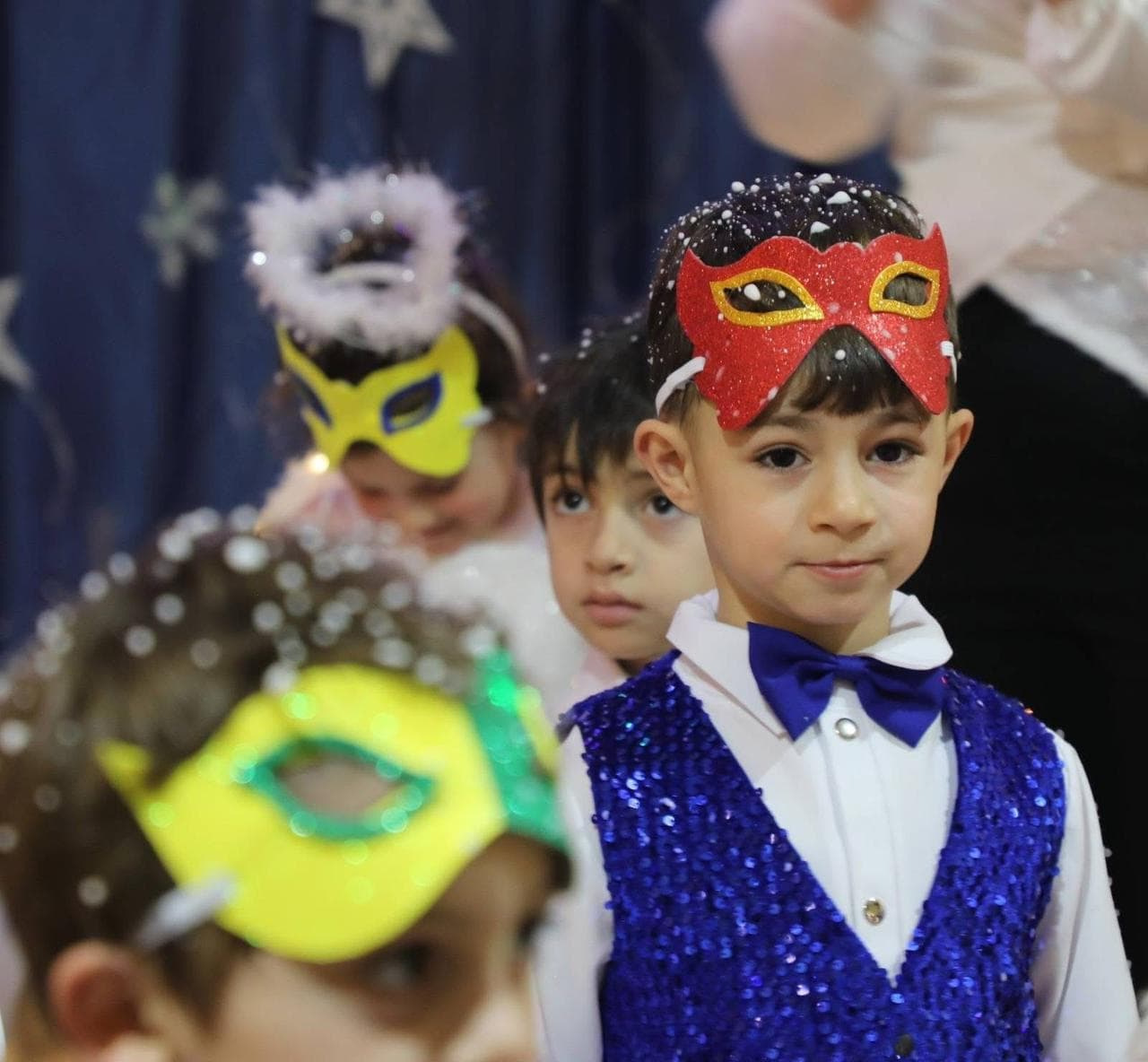 <p style="text-align: justify">თეთრიწყაროს მუნიციპალიტეტის მერმა მიხეილ აფციაურმა საბავშვო ბაღის აღსაზრდელებს დამდეგი შობა-ახალი წელი მიულოცა და საჩუქრები გადასცა.</p><p style="text-align: justify">ააიპ თეთრიწყაროს სკოლამდელი აღზრდა განათლებისა და სოციალურად დაუცველთა დახმარების ცენტრის თექვსმეტივე საბავშვო ბაღში საახალწლო ღონისძიებები გაიმართა.</p><p style="text-align: justify">ღონისძიებებს ასევე მუნიციპალიტეტის მერისა და საკრებულოს თავმჯდომარის პირველი მოადგილეები, ლევან ხმალაძე, ვალერიან სუხიტაშვილი, ცენტრის დირექტორი ფიქრია მეშველიანი, ცენტრის თანამშრომლები და ადგილობრივი თვითმმართველობის წარმომადგენლები ესწრებოდნენ.</p>