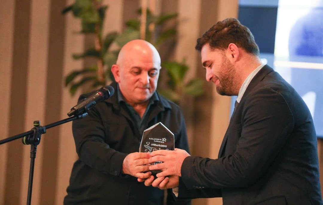 აფხაზეთის განათლებისა და კულტურის სამინისტროს საქართველოს ბავშვთა და სასკოლო სპორტის ეროვნული ფედერაციის განსაკუთრებული ჯილდო გადაეცა