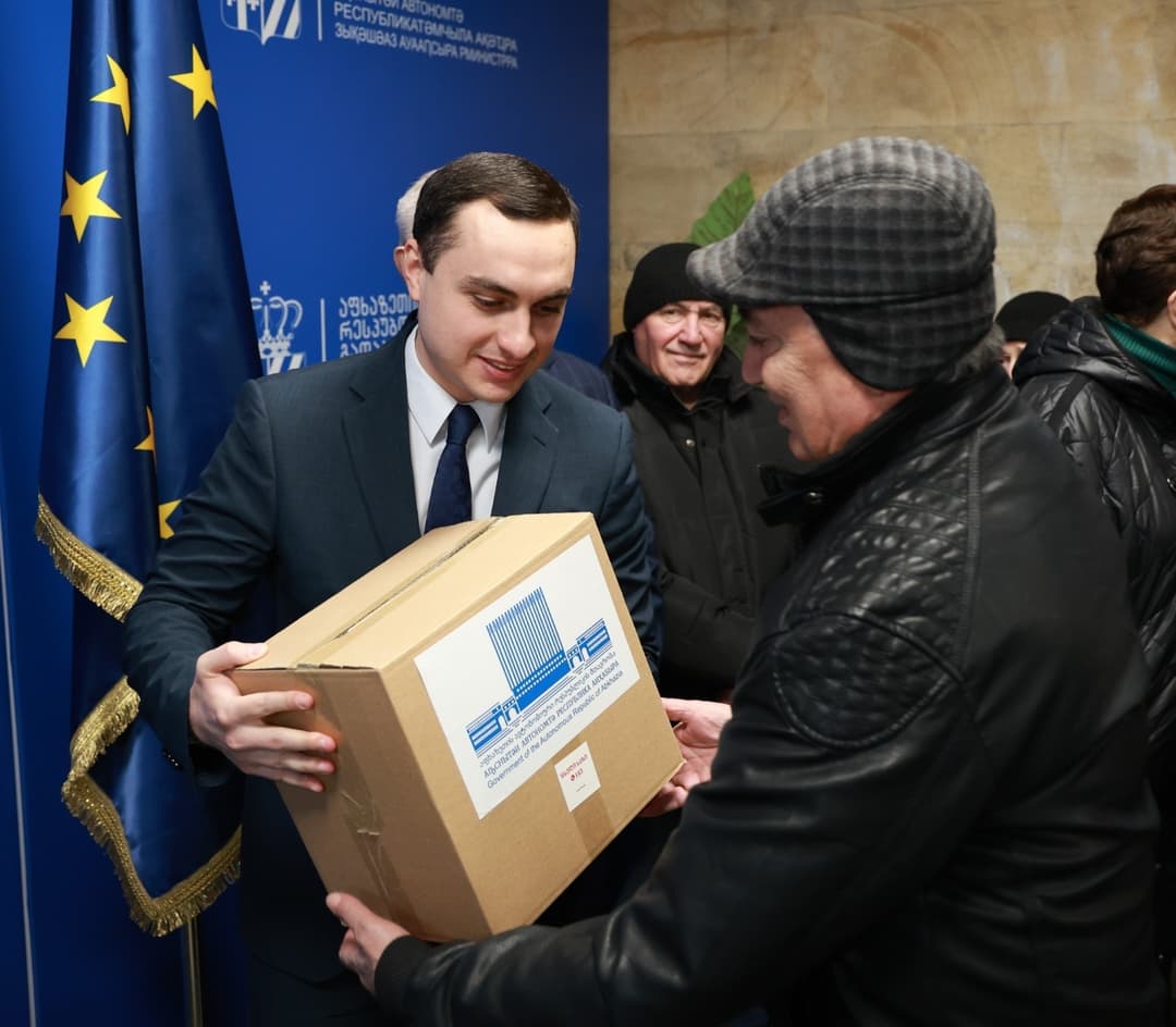 თბილისში მცხოვრებ აფხაზეთიდან დევნილებს საახალწლო ნობათები გადაეცათ