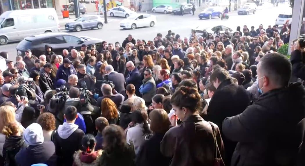 დიუშენით დაავადებული ბავშვების მშობლები პრემიერ-მინისტრთან შეხვედრას ითხოვენ