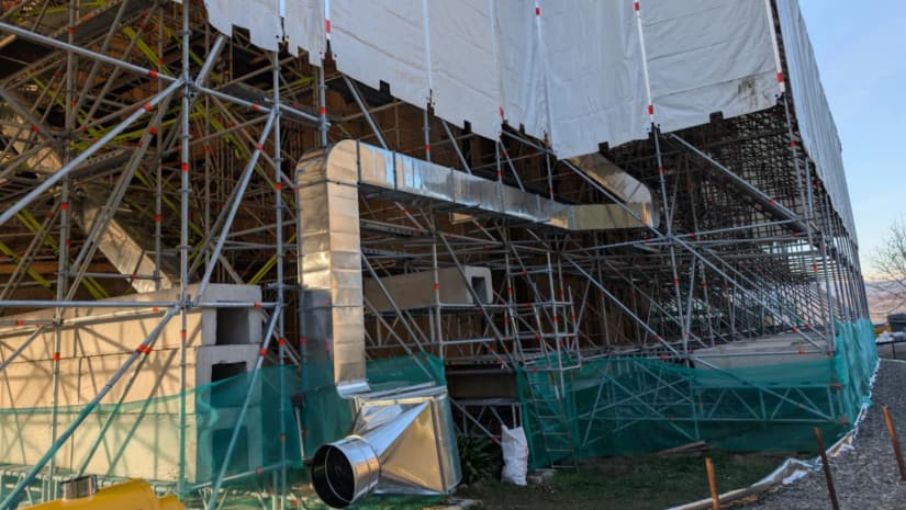 თორნიკე ბარათაშვილი - გელათის დროებით გადახურვაზე გამათბობელი სისტემების მონტაჟი მიმდინარეობს