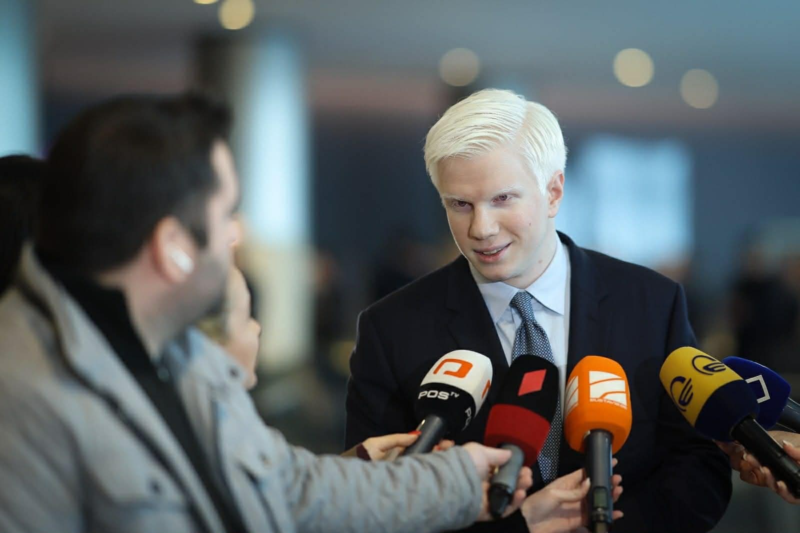 Frontnews image description