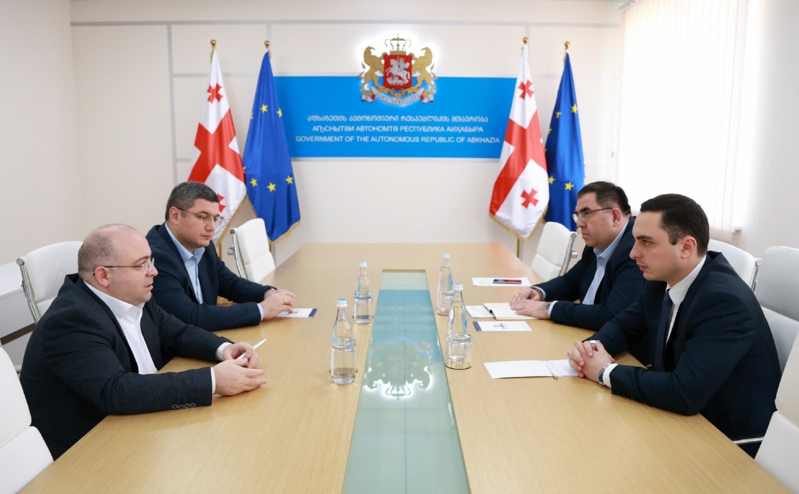 Frontnews image description