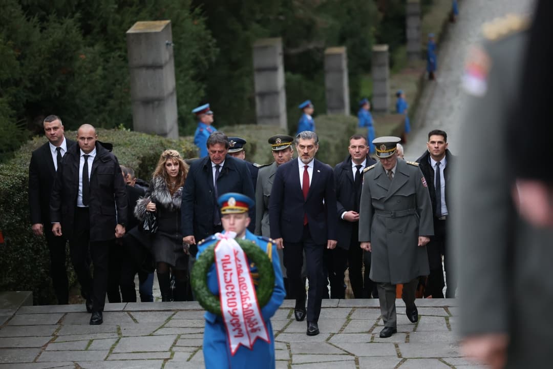 Georgian President lays wreath at unknown soldier memorial on Mount Avala, Serbia