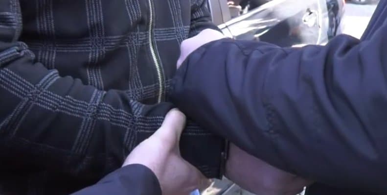 იმერეთის პოლიციამ ნარკორეალიზატორი დააკავა - ამოღებულია დიდი ოდენობით ნარკოტიკი