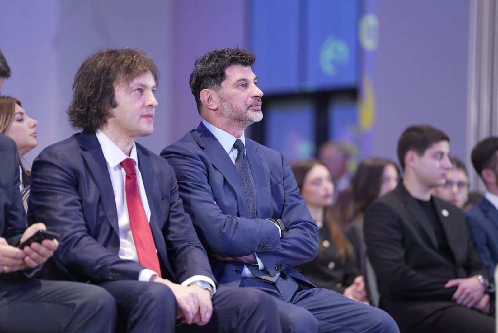 Frontnews image description