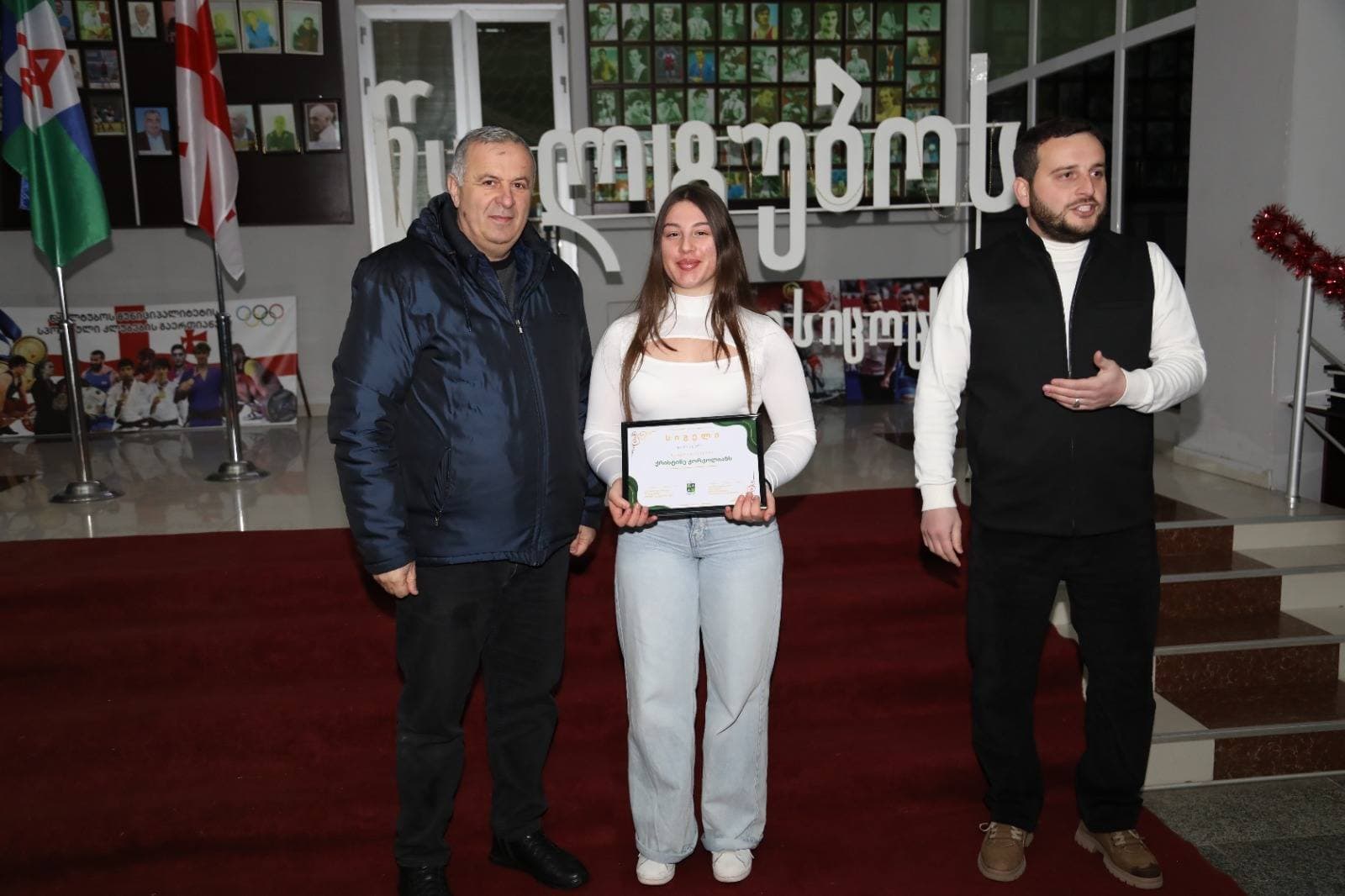 Frontnews image description