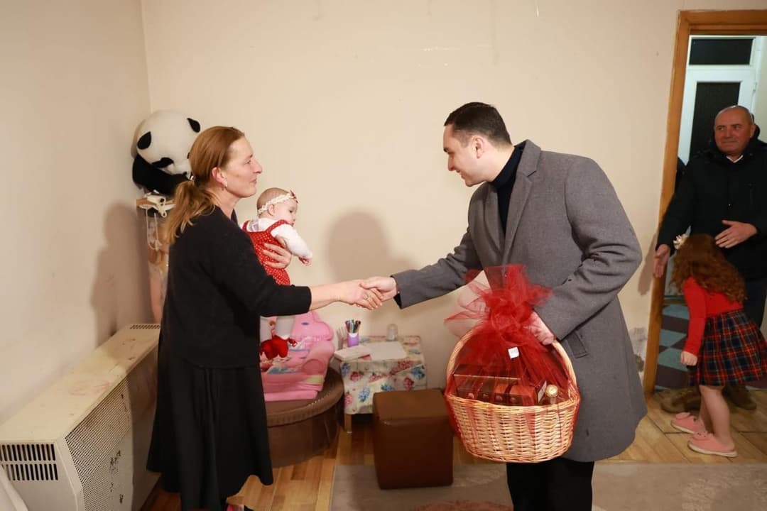 Abkhazia Government head meets displaced families, announces winter support