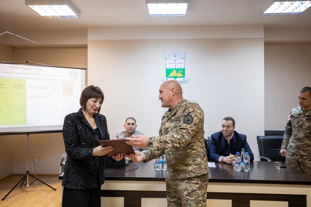 სამხედრო გაწვევისა და რეკრუტირების ეროვნულმა სააგენტომ ნებაყოფლობით დარეგისტრირებული წვევამდელების მშობლებს მადლობის წერილები გადასცა