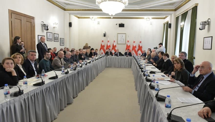 პარლამენტში აფხაზეთის ავტონომიური რესპუბლიკის მთავრობის თავმჯდომარეს მოუსმინეს