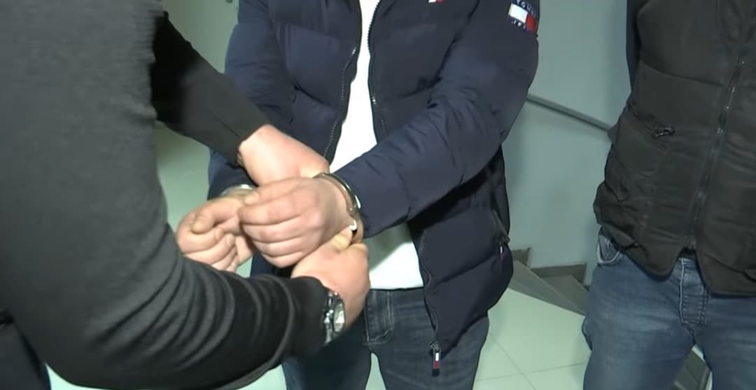 მარნეულში ძალადობისა და ჯანმრთელობის განზრახ მსუბუქი დაზიანების ფაქტზე ძებნილი პირი დააკავეს