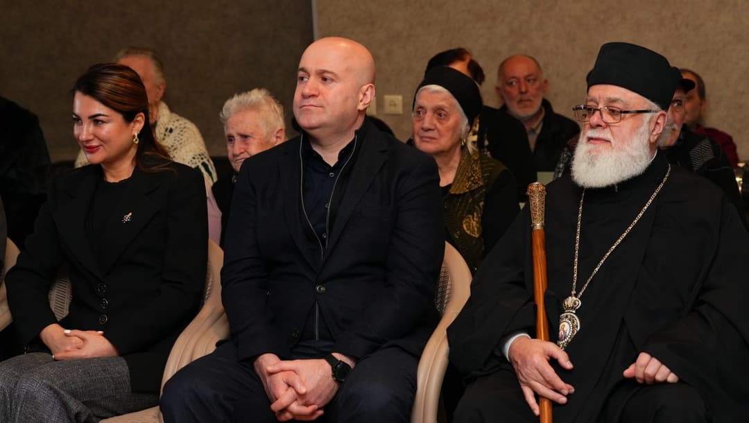 სულხან თამაზაშვილი ბათუმის წმინდა ეკატერინეს სახელობის სათნოების სავანის ბენეფიციარებისთვის გამართულ საახალწლო კონცერტს დაესწრო