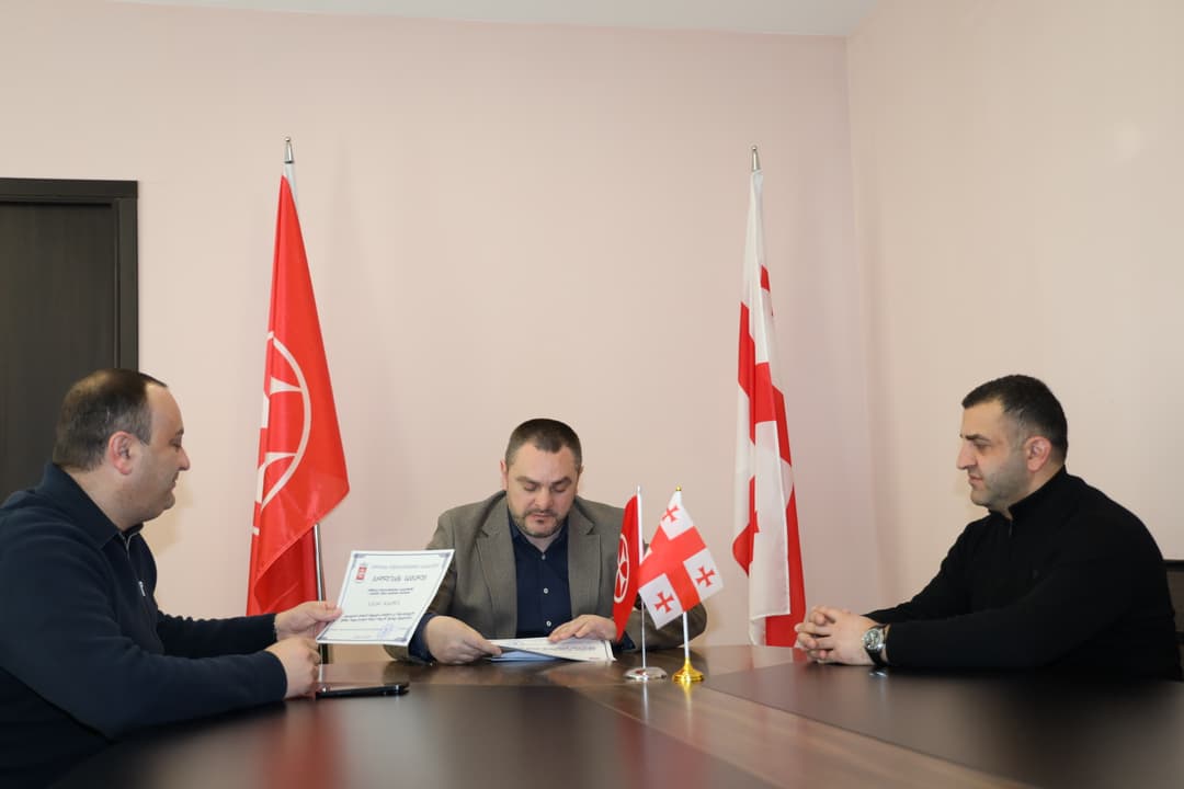 გიორგი სვანიძემ დიდთოვლობის პერიოდში მოქალაქეთა დახმარებისთვის განსაკუთრებული ჩართულობისთვის საკრებულოს წევრებს მადლობის სიგელები გადასცა