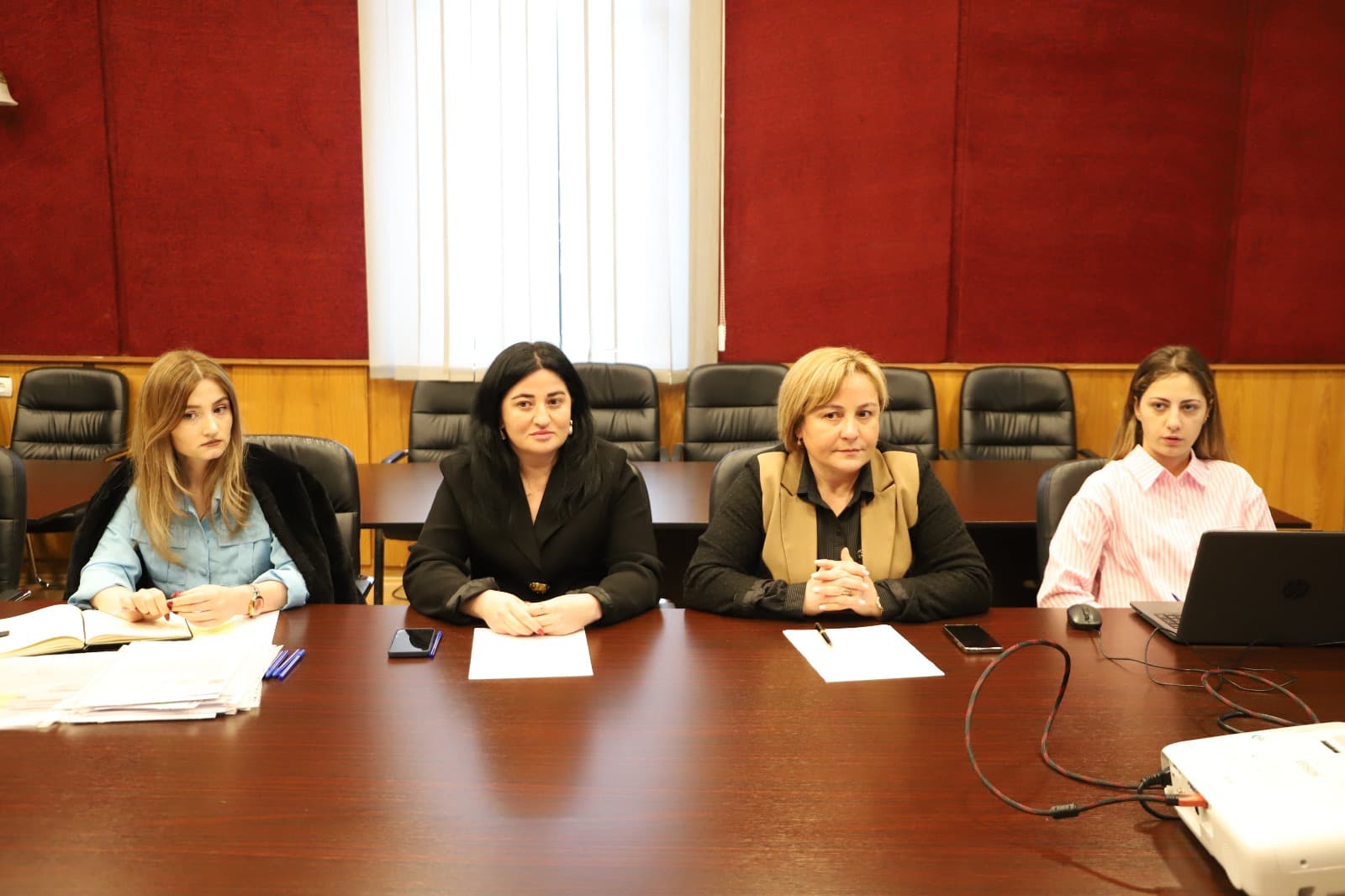 <p style="text-align: justify">თერჯოლის მუნიციპალიტეტის მერის ხელმძღვანელობით, მერიის საკონფერენციო დარბაზში, სახლდაზიანების სოციალური პროგრამის პრეზენტაცია გაიმართა.</p><p style="text-align: justify">მანუჩარ რობაქიძის თქმით, მიმდინარე წელს მუნიციპალიტეტში მცხოვრები სოციალურად დაუცველი ოჯახებისთვის 6 სახლი აშენდება.</p><p style="text-align: justify">კომისიამ პროგრამის ბენეფიციარები კონკრეტული კრიტერიუმების საფუძველზე შეარჩია. მშენებლობა ადგილობრივი ბიუჯეტიდან დაფინანსდება.</p><p style="text-align: justify">სახლდაზიანების სოციალური პროგრამა თერჯოლის მუნიციპალიტეტში 2019 წლიდან მოქმედებს და ახალი საცხოვრებლით უკვე სოციალურად დაუცველი 49 ოჯახი დაკმაყოფილდა.</p>