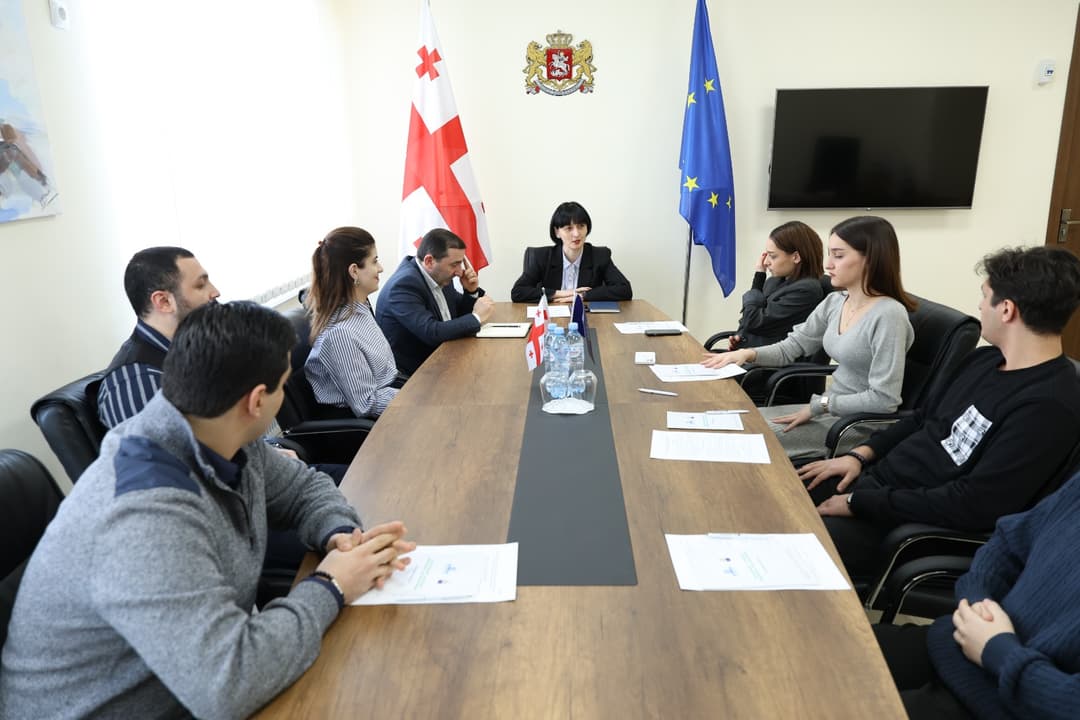 აფხაზეთის ავტონომიური რესპუბლიკის იუსტიციისა და სამოქალაქო ინტეგრაციის მინისტრი ახალგაზრდა მრჩეველთა საბჭოს შეხვდა