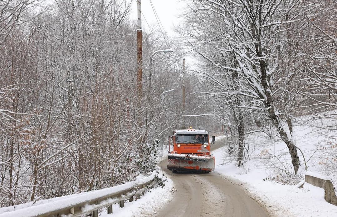 თბილისის მერია - თოვლისგან გზების გაწმენდის სამუშაოები ინტენსიურად მიმდინარეობს