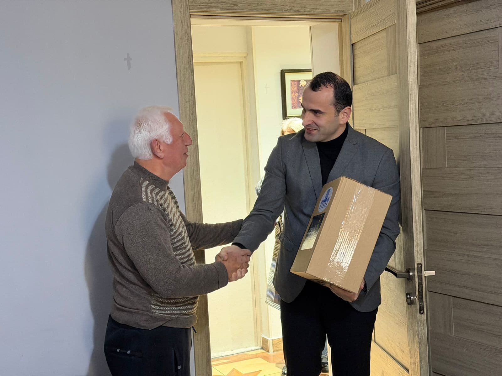 Frontnews image description