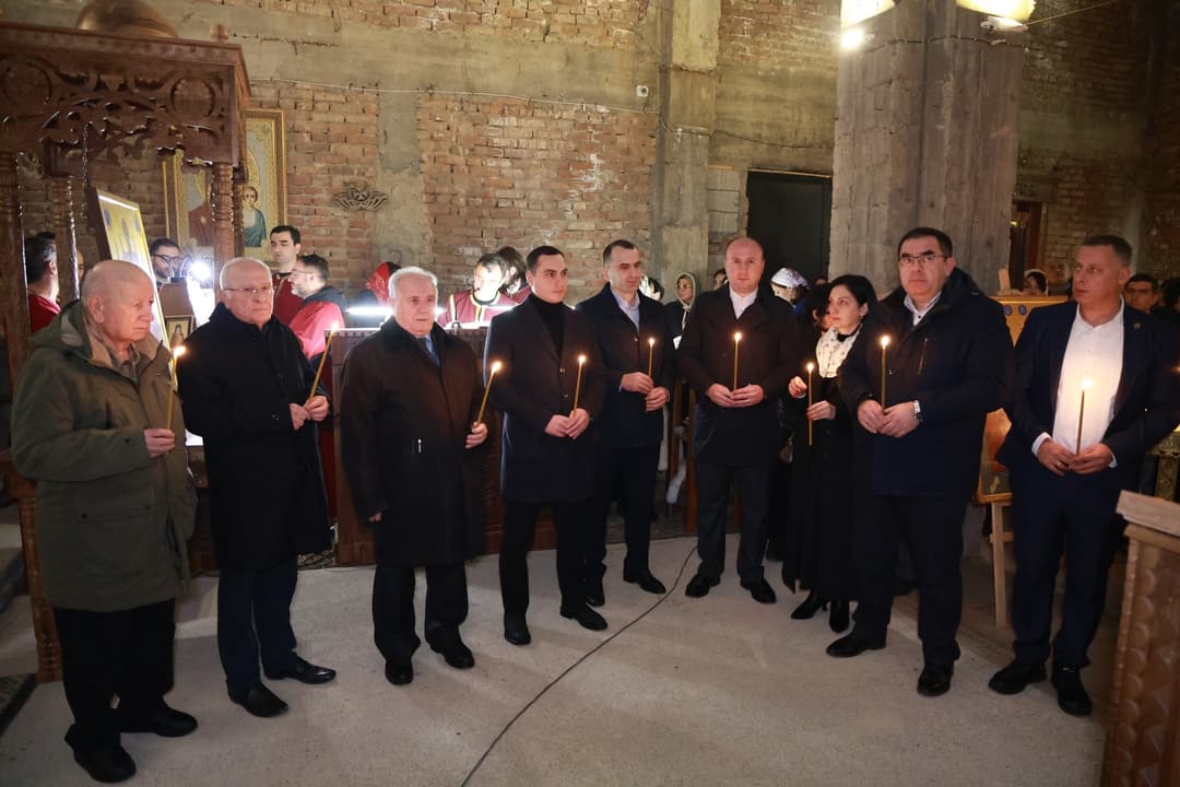 Abkhazia Gov’t head attends Christmas liturgy in Tbilisi