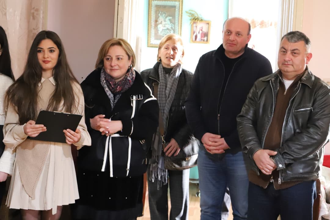 თერჯოლის მუნიციპალიტეტის მერი სიმონეთის მოხუცთა პანსიონატს ეწვია და ბენეფიციარებს შობა-ახალი წელი მიულოცა