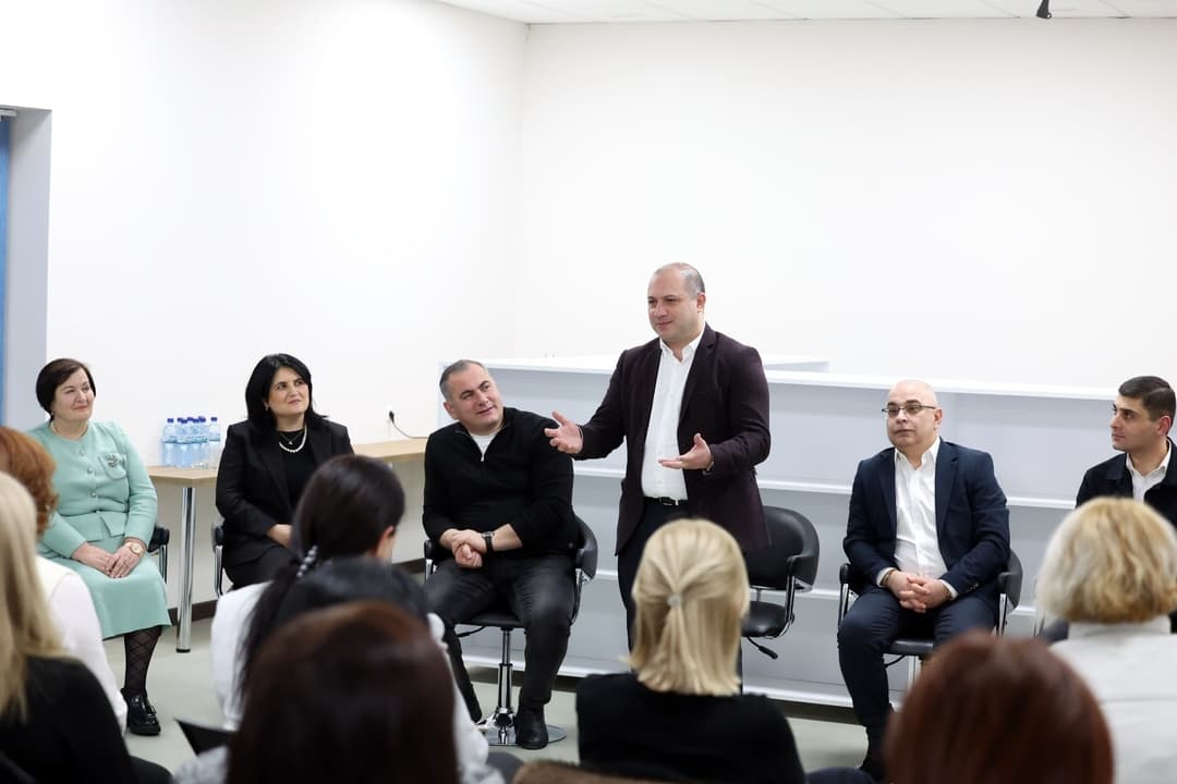 გივი მიქანაძე კოლეჯ "ჰორიზონტის" ფილიალებს ეწვია