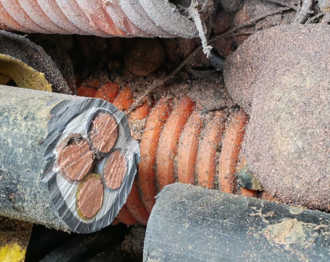 რიკოთის მაგისტრალურ გზაზე გარე განათების ქსელის კაბელების დაზიანებისა და ქურდობის ფაქტები დაფიქსირდა