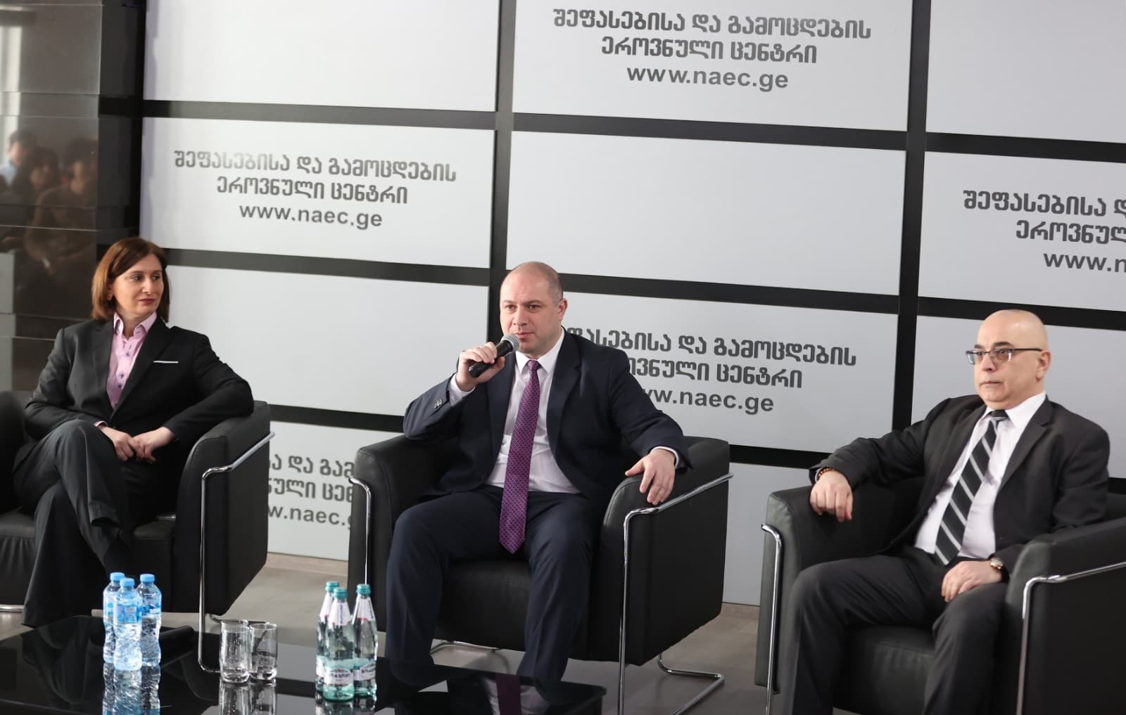 Frontnews image description