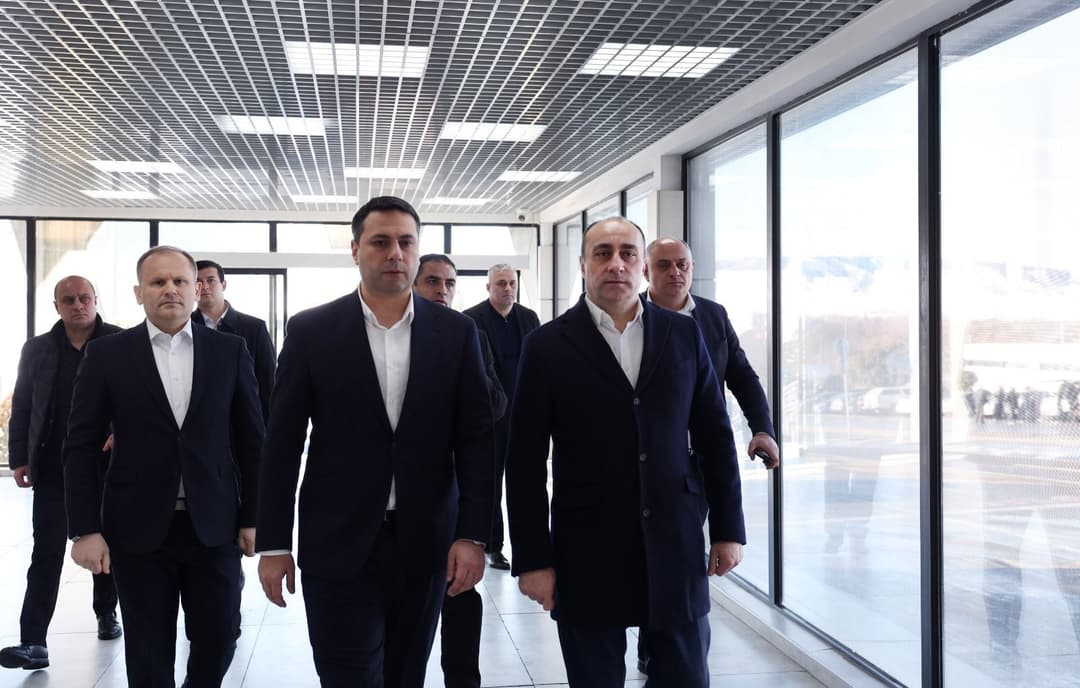 გეკა გელაძემ თბილისისა და ქვემო ქართლის პოლიციის, ასევე უწყების სხვადასხვა დანაყოფისა და სტრუქტურული ერთეულების თანამშრომლებს ახალი წელი მიულოცა