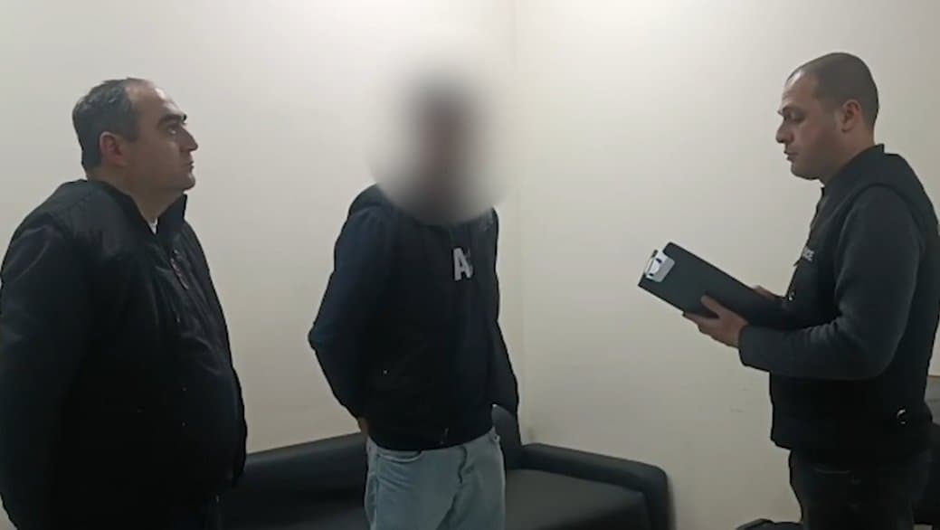 რუსთავში განზრახ მკვლელობის მცდელობის ბრალდებით წარსულში ნასამართლევი მამაკაცი დააკავეს