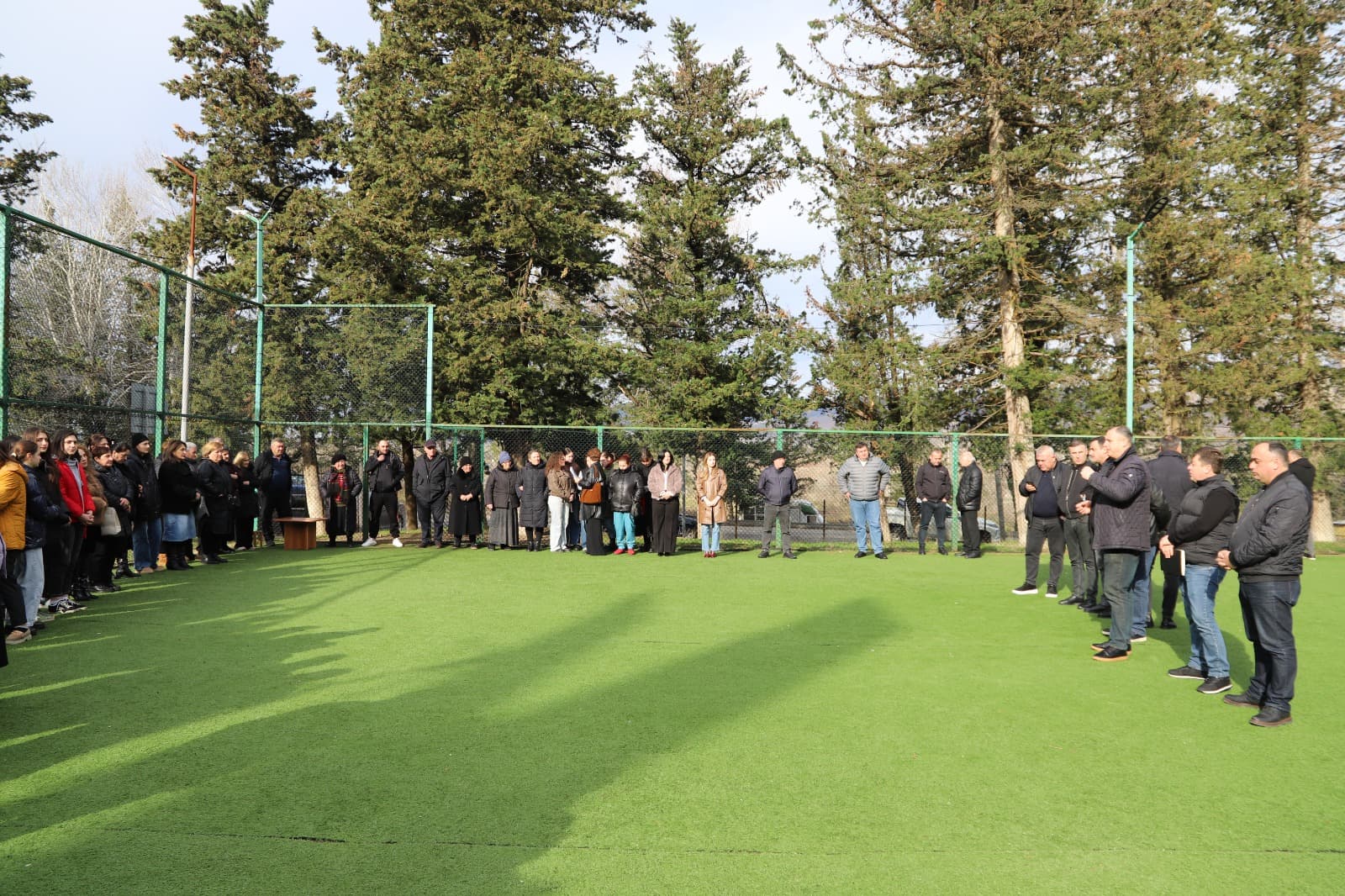 <p style="text-align: justify">სოფლის მხარდაჭერის პროგრამის ფარგლებში, დასაფინანსებელი პროექტების შერჩევის მიზნით, თერჯოლის მუნიციპალიტეტში მოსახლეობასთან შეხვედრები მიმდინარეობს.</p><p style="text-align: justify">თერჯოლის მუნიციპალიტეტის მერის მოადგილე ზვიად ბაზაძე, საკრებულოს თავმჯდომარის მოადგილე &nbsp;დავით გოგბერაშვილი, ადგილობრივი თვითმმართველობის წარმომადგენლებთან ერთად ღვანკითისა და ალისუბნის ადმინისტრაციული ერთეულების სოფლებში მოსახლეობას შეხვდნენ.</p><p style="text-align: justify">პრესსამსახურის ინფორმაციით, შეხვედრაზე განიხილეს ადგილზე არსებული გამოწვევები და საჭიროებები. მოსახლეობამ ხმათა უმრავლესობით მხარი შიდა სასოფლო გზების, გარე განათების, სანიაღვრე არხების მოწესრიგებას, მინი სტადიონის მოწყობასა და სკვერის შემოღობვას &nbsp;დაუჭირა.&nbsp;</p><p style="text-align: justify">თერჯოლის მუნიციპალიტეტისთვის, "სოფლის მხარდაჭერის პროგრამის“ ფარგლებში, ინფრასტრუქტურული პროექტების განსახორციელებლად გამოყოფილია 690 000 ლარი, რომელიც მოსახლეობის რაოდენობის შესაბამისად 45 სოფელზეა გადანაწილებული.</p>