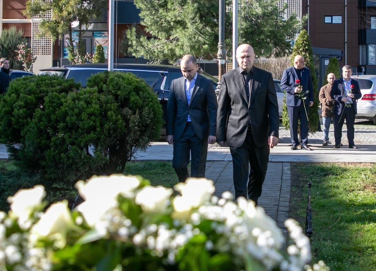 Frontnews image description