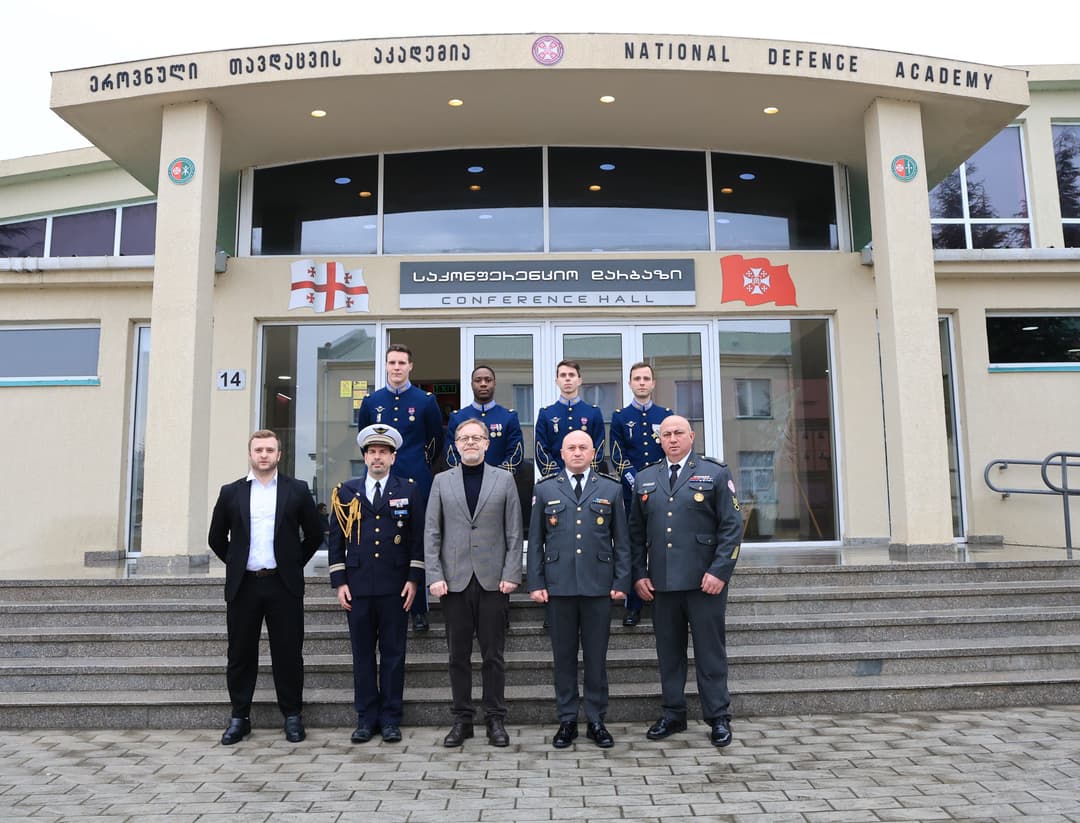 ეროვნული თავდაცვის აკადემიაში საფრანგეთის ელჩი და თავდაცვის ატაშეს მოადგილე იმყოფებოდნენ