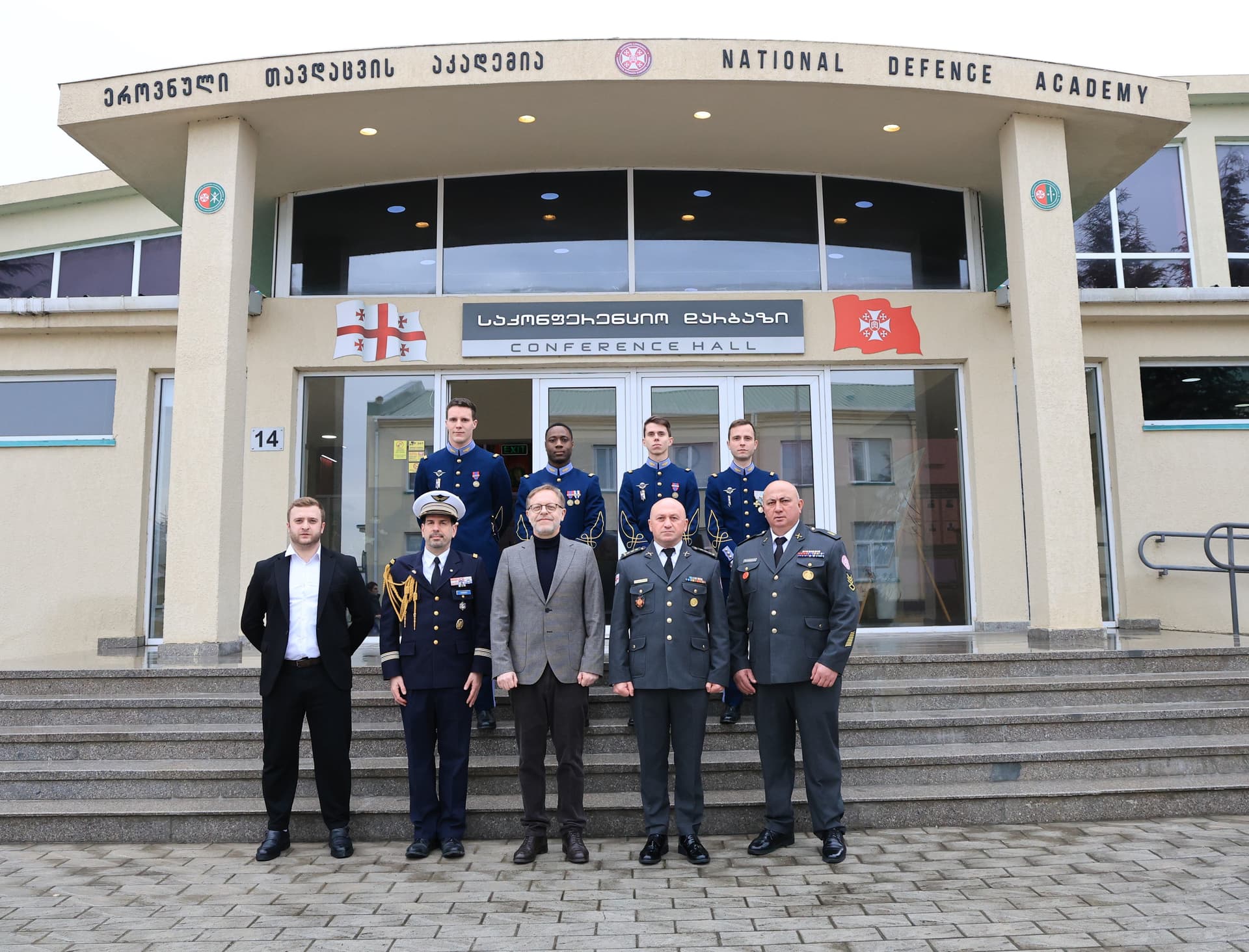 Frontnews image description