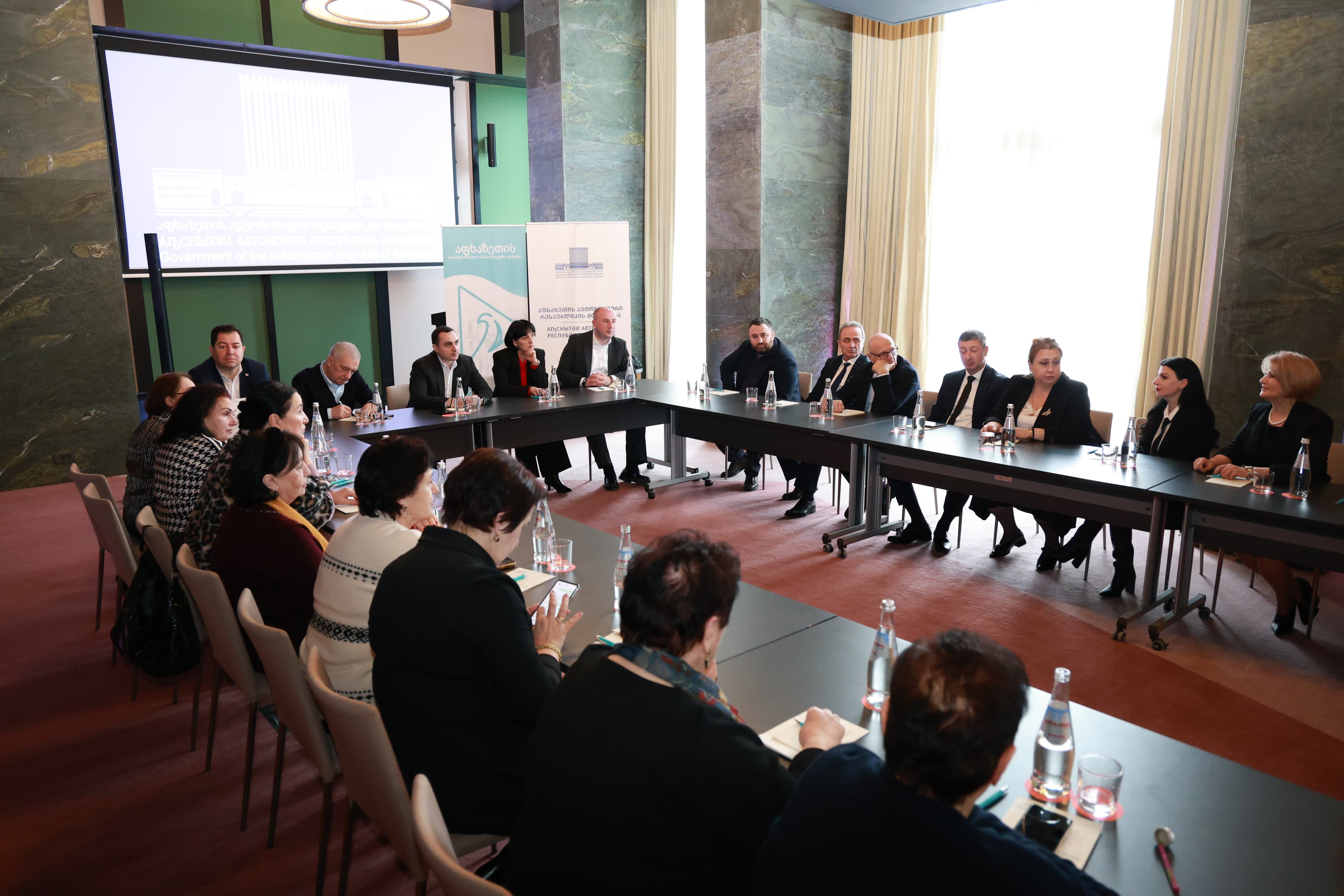 Frontnews image description