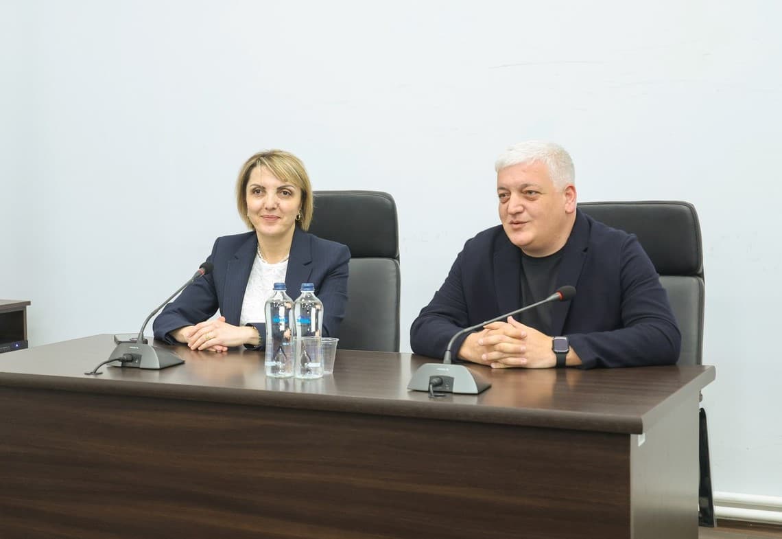 Frontnews image description