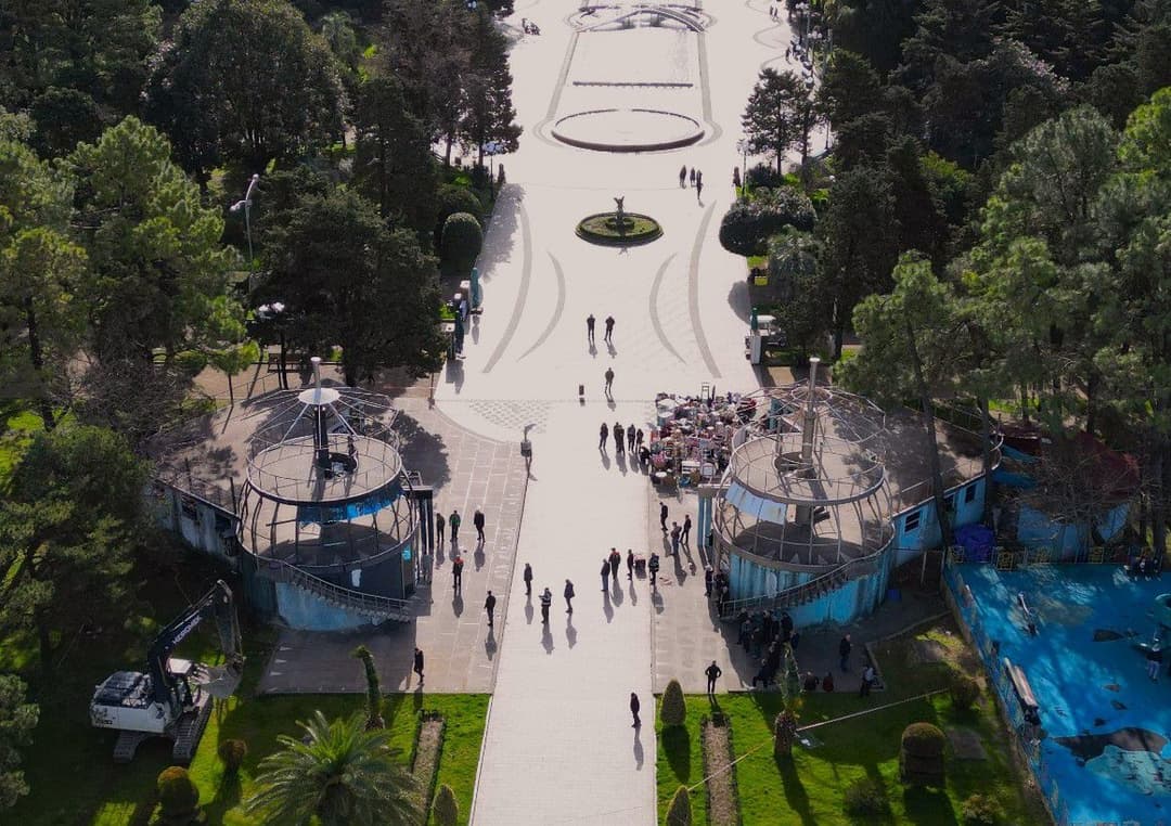 ბათუმის მერია - ბათუმის ბულვარში უსახური და უნებართვო ობიექტის დემონტაჟი გრძელდება