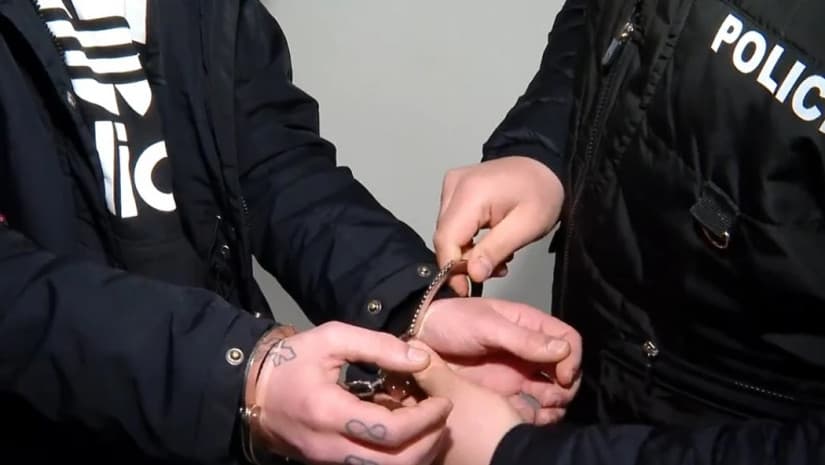 ჯანმრთელობის განზრახ მსუბუქი დაზიანების, ძალადობისა და მუქარის ბრალდებით 2 პირი დააკავეს