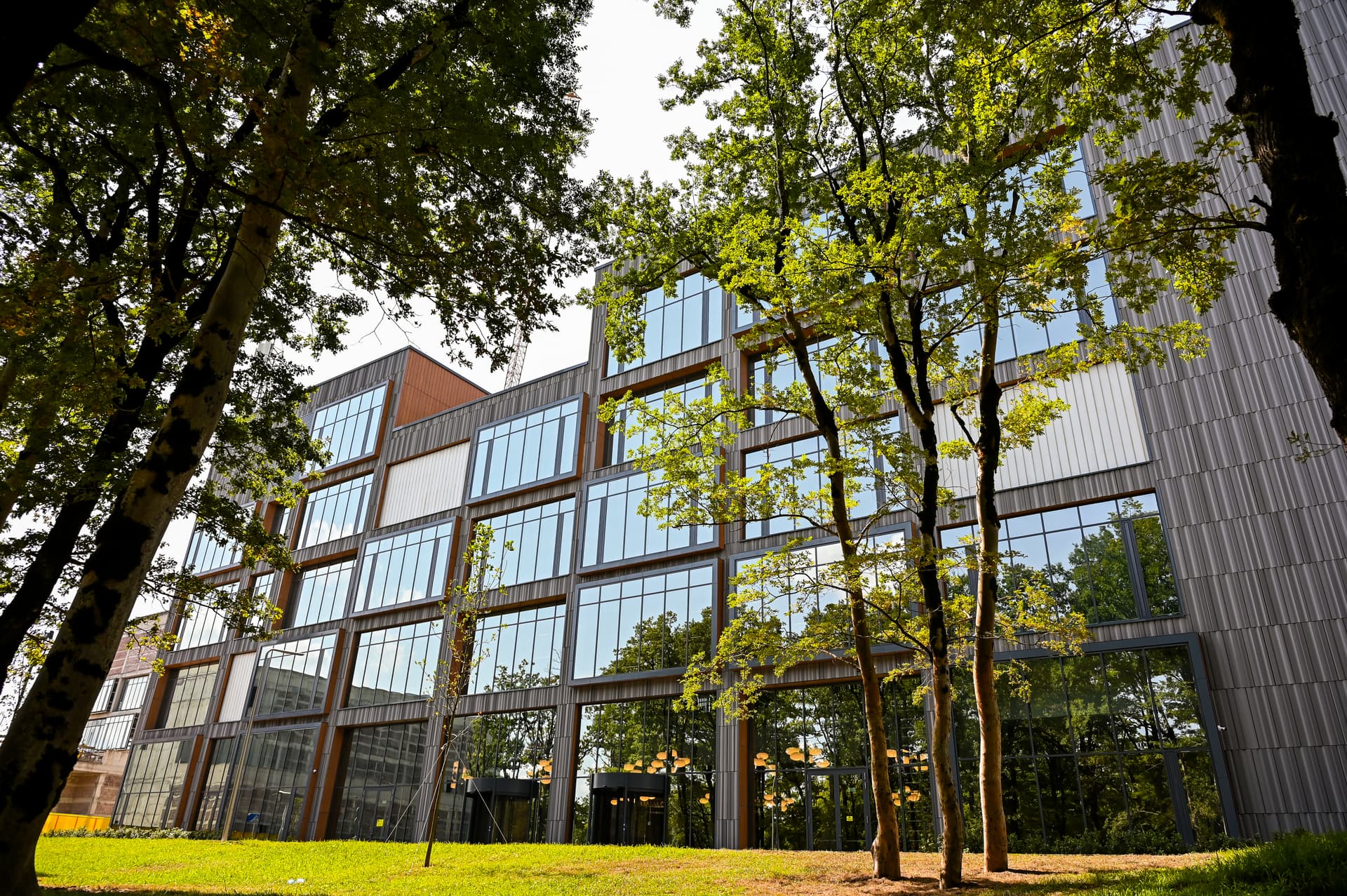 Frontnews image description