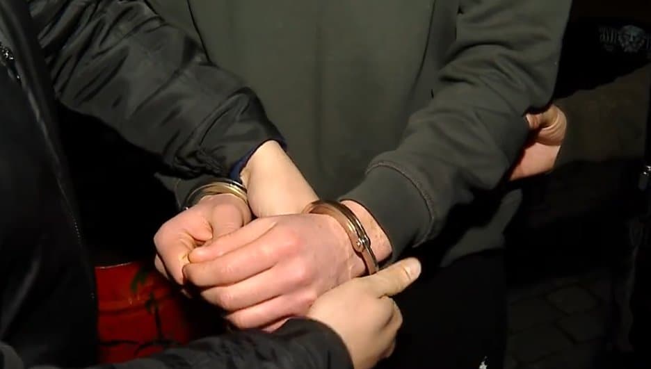 თბილისში ჯანმრთელობის განზრახ ნაკლებად მძიმე დაზიანებისა და ჯგუფურად ჩადენილი ძალადობის ბრალდებით 4 პირი დააკავეს