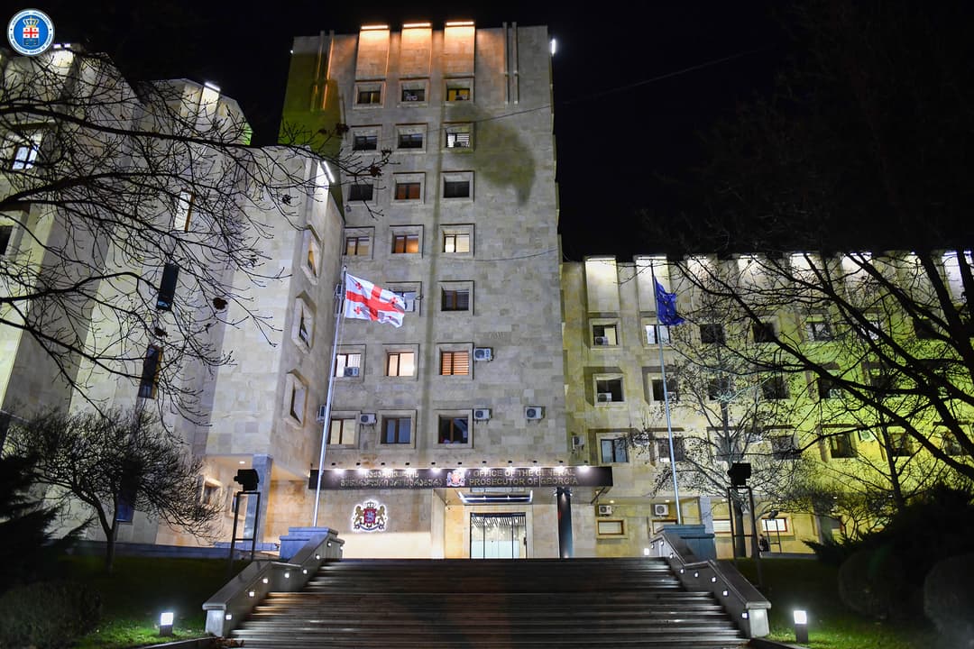 პროკურატურამ გარემოსათვის საშიში ნივთიერებისადმი მოპყრობის წესის დარღვევის ფაქტზე სამ პირს ბრალდება წარუდგინა