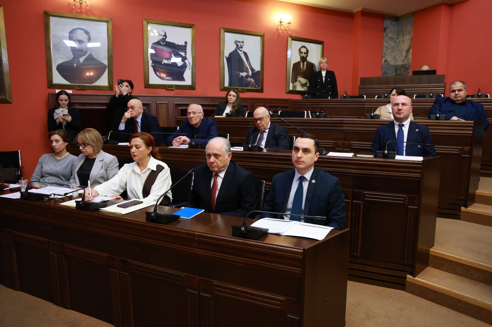 Frontnews image description