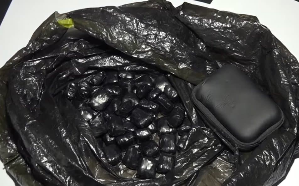 საპატრულო პოლიციამ სარეალიზაციოდ დაფასოებული 57 შეკვრა ნარკოტიკი ამოიღო